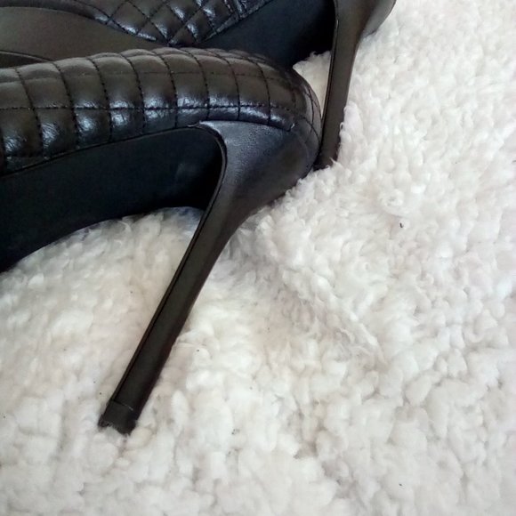 Steve Madden Black Quilt Design High Heels - Picture 2 of 6